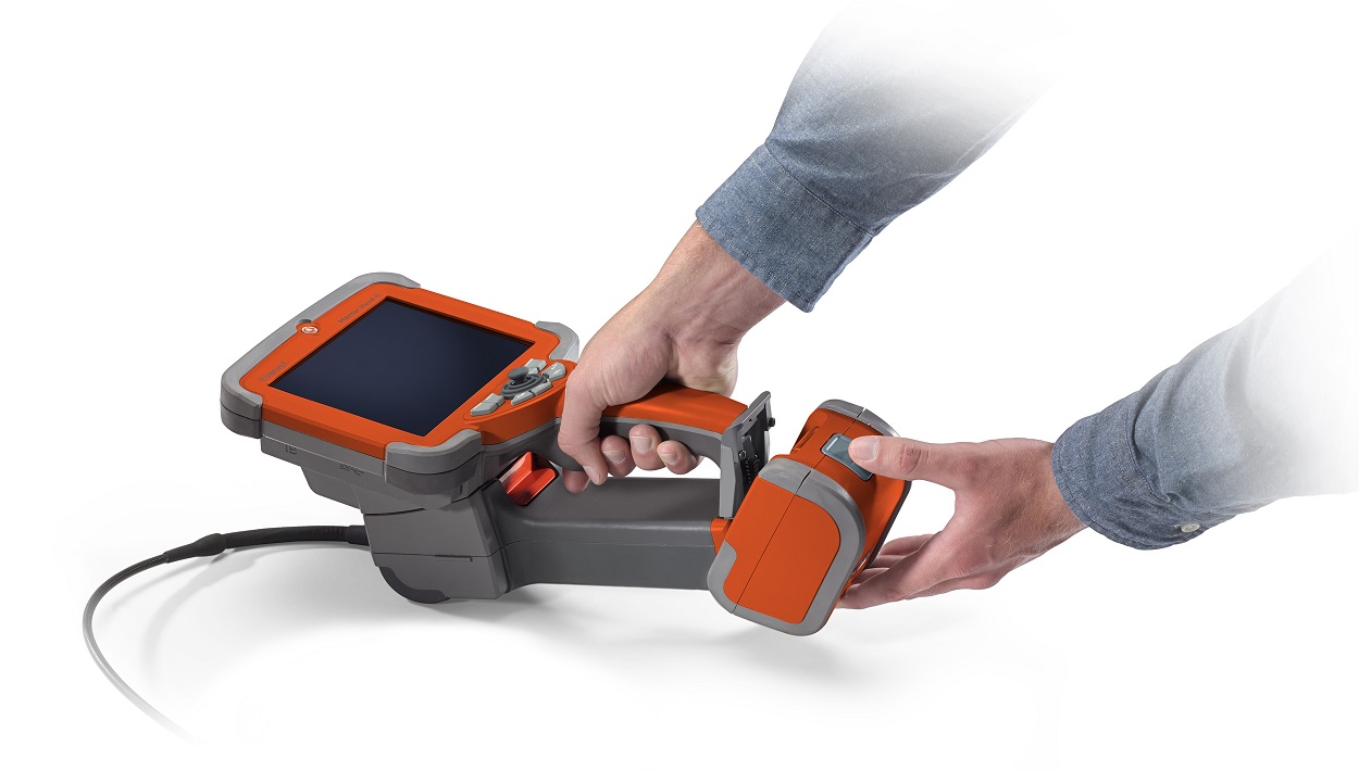 按照接口正確安裝鏡頭、電池等部件